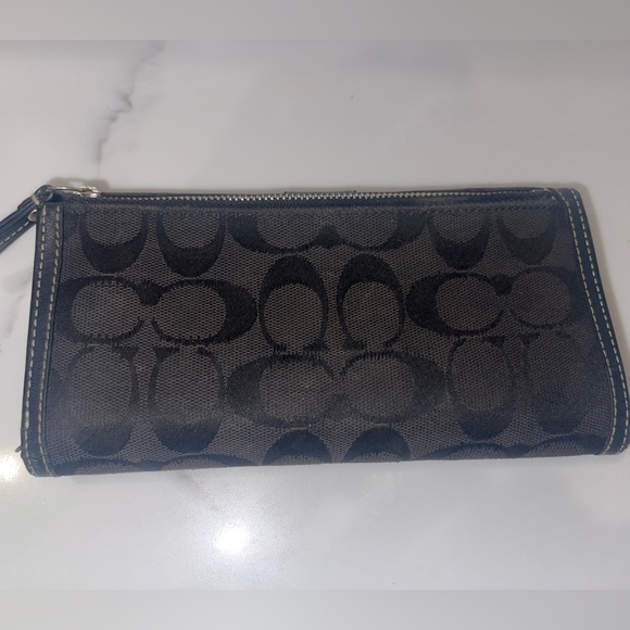 Authentic Coach wallet - Picture 8 of 11